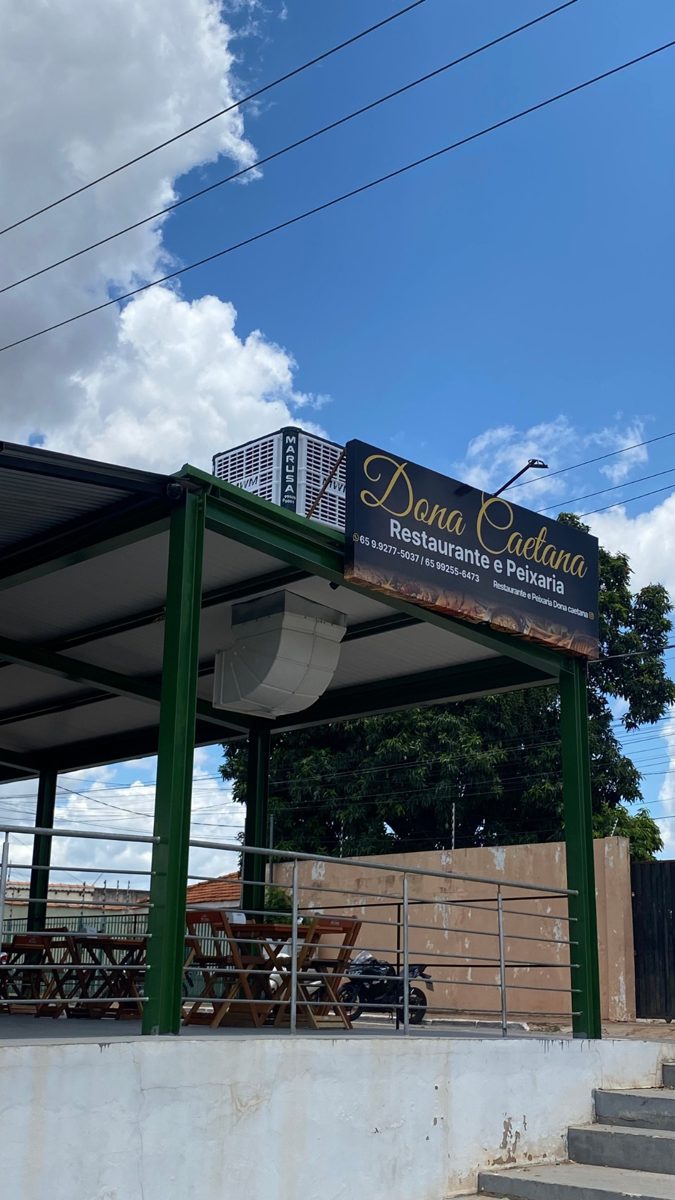 Climatizador Marusa no telhado e duto sob a cobertura do Restaurante Dona Caetana